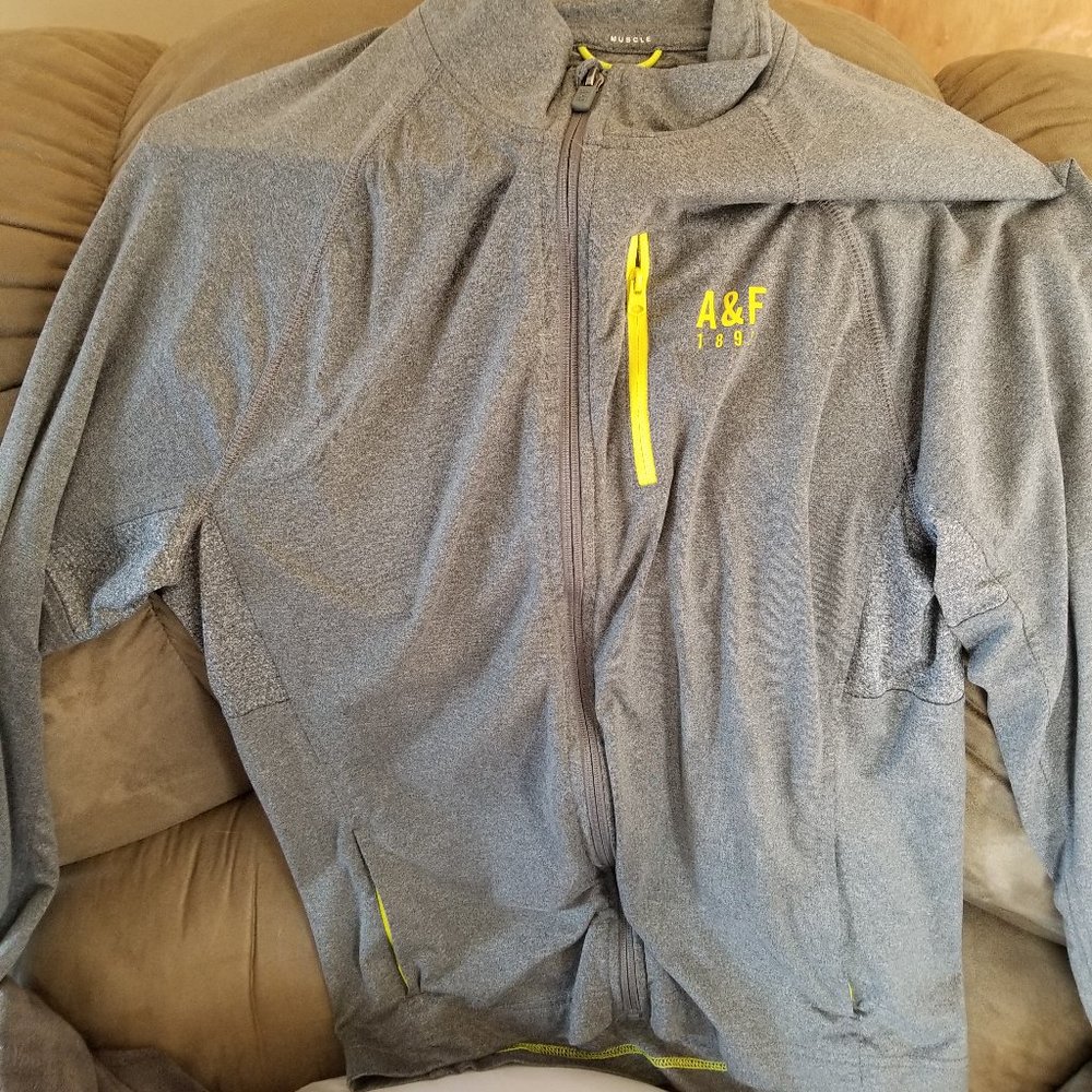 Light athletic long sleeve shirt/sweater